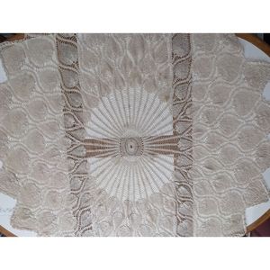 Vintage Handmade Doily Pattern Round Table Cloth Crochet Diameter 54 inches